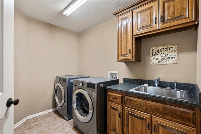 5314 W 164th Place, Overland Park, KS 66085