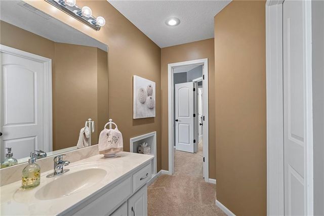 5314 W 164th Place, Overland Park, KS 66085