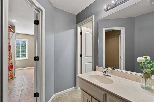 5314 W 164th Place, Overland Park, KS 66085