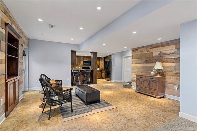 5314 W 164th Place, Overland Park, KS 66085