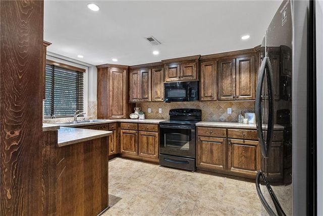 5314 W 164th Place, Overland Park, KS 66085