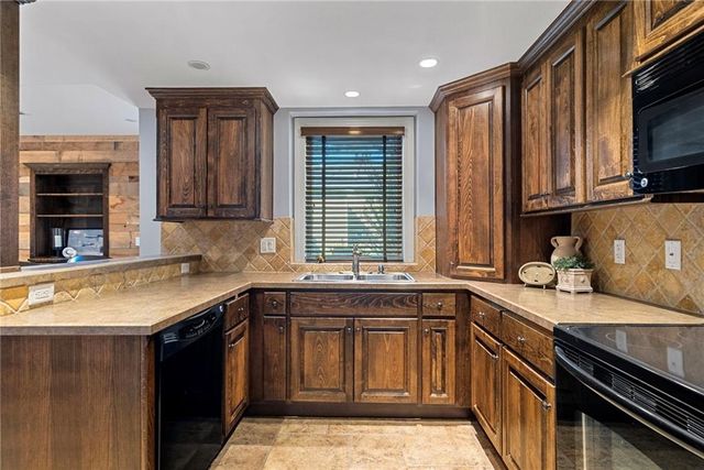 5314 W 164th Place, Overland Park, KS 66085