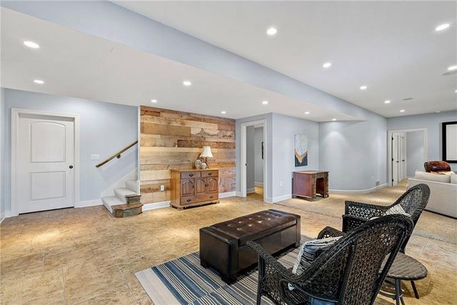 5314 W 164th Place, Overland Park, KS 66085