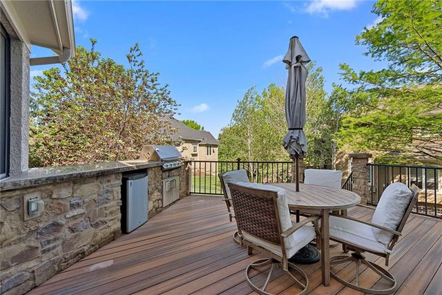 5314 W 164th Place, Overland Park, KS 66085
