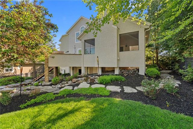 5314 W 164th Place, Overland Park, KS 66085