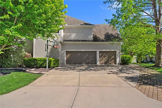 5314 W 164th Place, Overland Park, KS 66085
