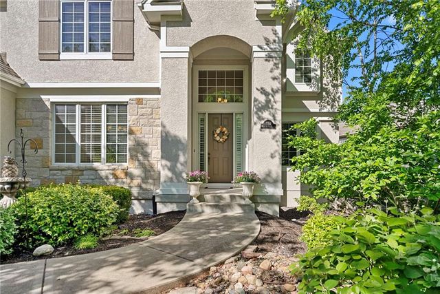 5314 W 164th Place, Overland Park, KS 66085