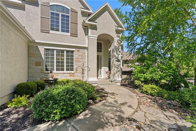 5314 W 164th Place, Overland Park, KS 66085