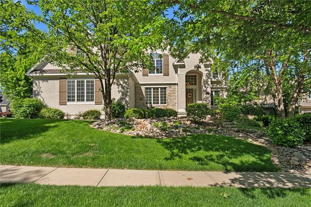 5314 W 164th Place, Overland Park, KS 66085