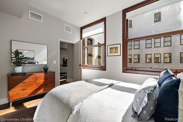 1 Park Avenue 1502, Detroit, MI 48226