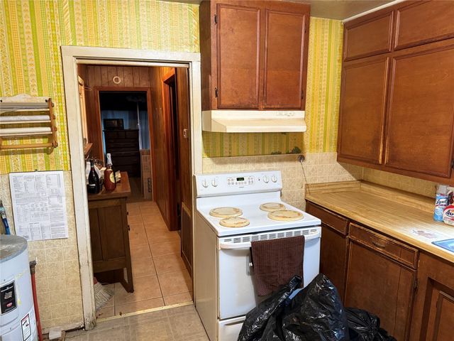 823 N Ellis ST, Giddings, TX 78942