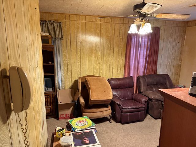 823 N Ellis ST, Giddings, TX 78942