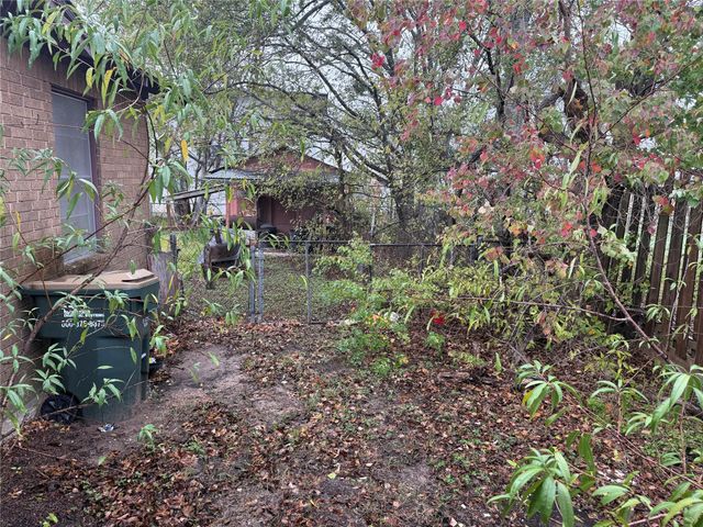 823 N Ellis ST, Giddings, TX 78942