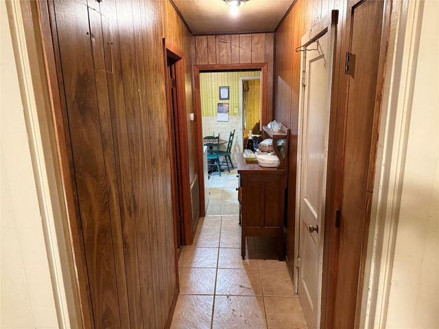 823 N Ellis ST, Giddings, TX 78942