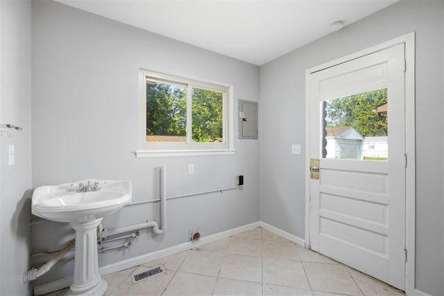 42039 Arthur Street, Belleville, MI 48111