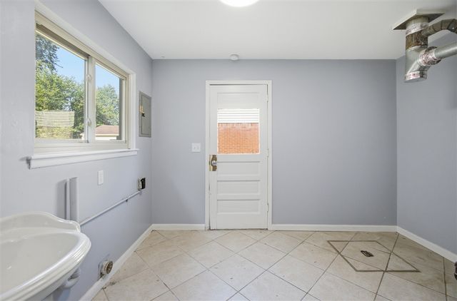 42039 Arthur Street, Belleville, MI 48111
