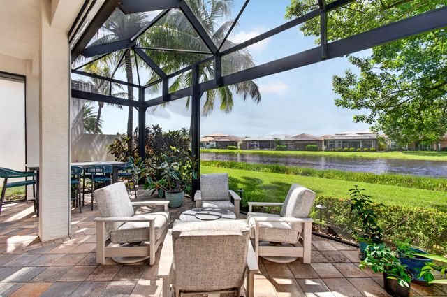 9788 Bozzano Drive, Delray Beach, FL 33446