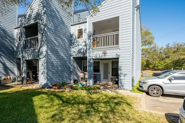 209 Forest Hills 120, Rockport, TX 78382