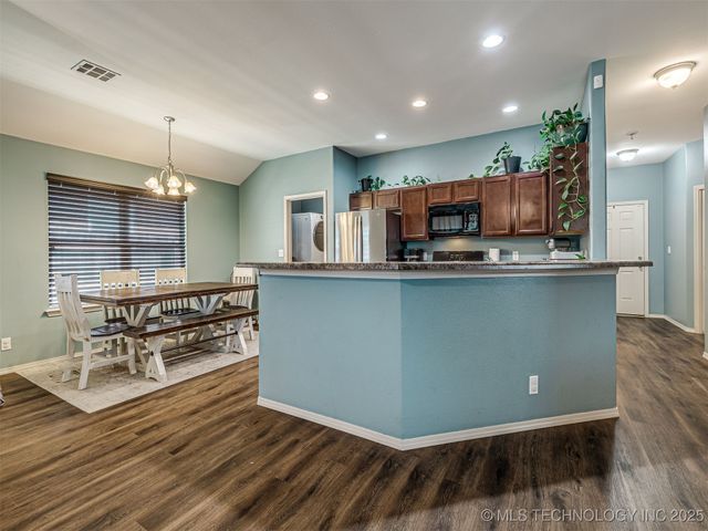 6606 N 128 East Avenue, Owasso, OK 74055