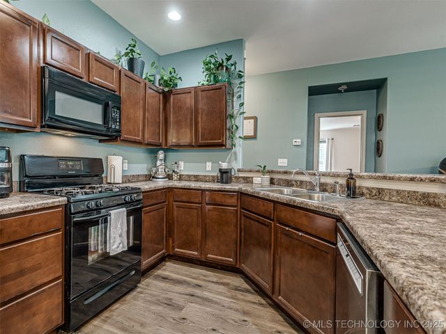 6606 N 128 East Avenue, Owasso, OK 74055