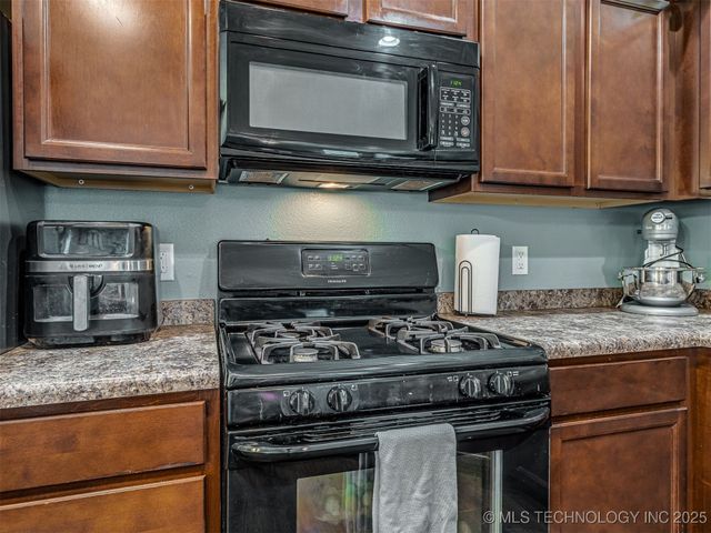 6606 N 128 East Avenue, Owasso, OK 74055