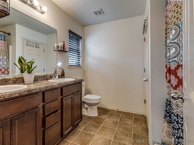 6606 N 128 East Avenue, Owasso, OK 74055