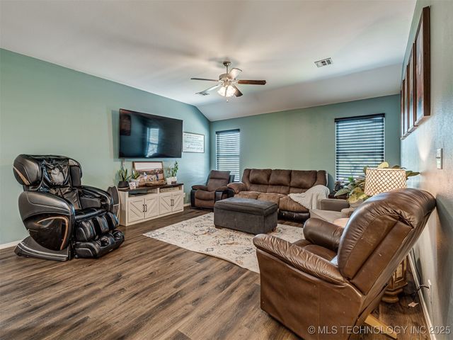 6606 N 128 East Avenue, Owasso, OK 74055
