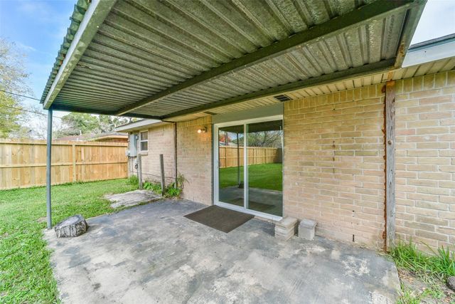 504 Avondale Lane, Friendswood, TX 77546