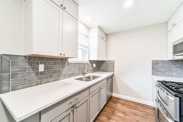 504 Avondale Lane, Friendswood, TX 77546