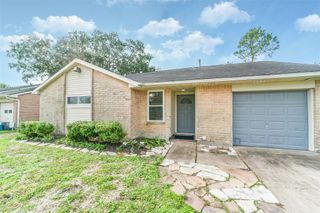504 Avondale Lane, Friendswood, TX 77546