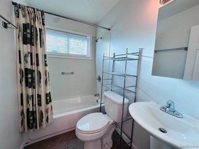 6784 Cooper Street, Taylor, MI 48180