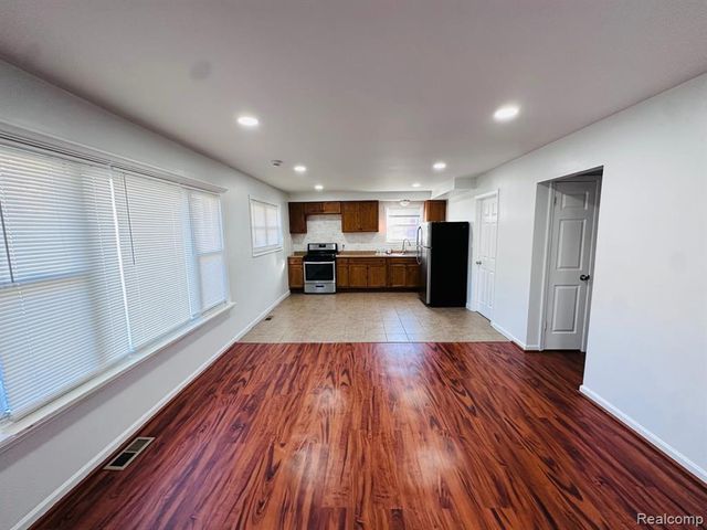 6784 Cooper Street, Taylor, MI 48180