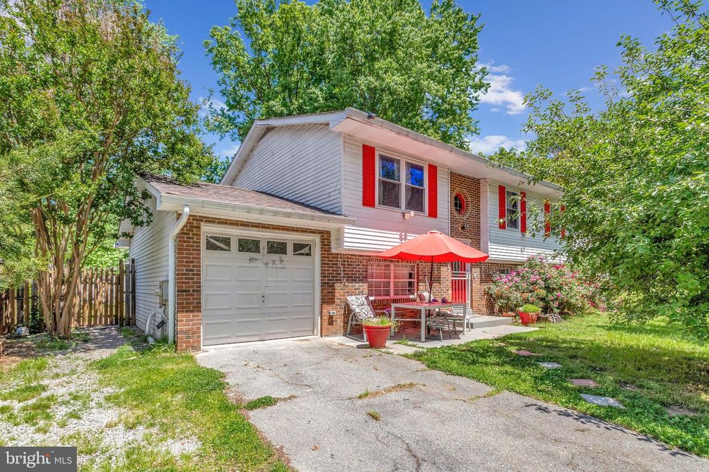 Image 1 of property listing at 808 NARROWLEAF DR, Upper Marlboro, MD 20774