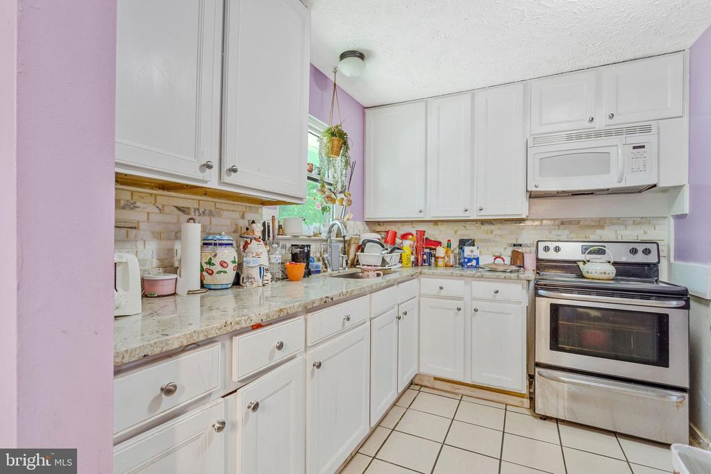 Image 12 of property listing at 808 NARROWLEAF DR, Upper Marlboro, MD 20774