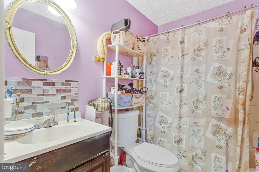Image 20 of property listing at 808 NARROWLEAF DR, Upper Marlboro, MD 20774