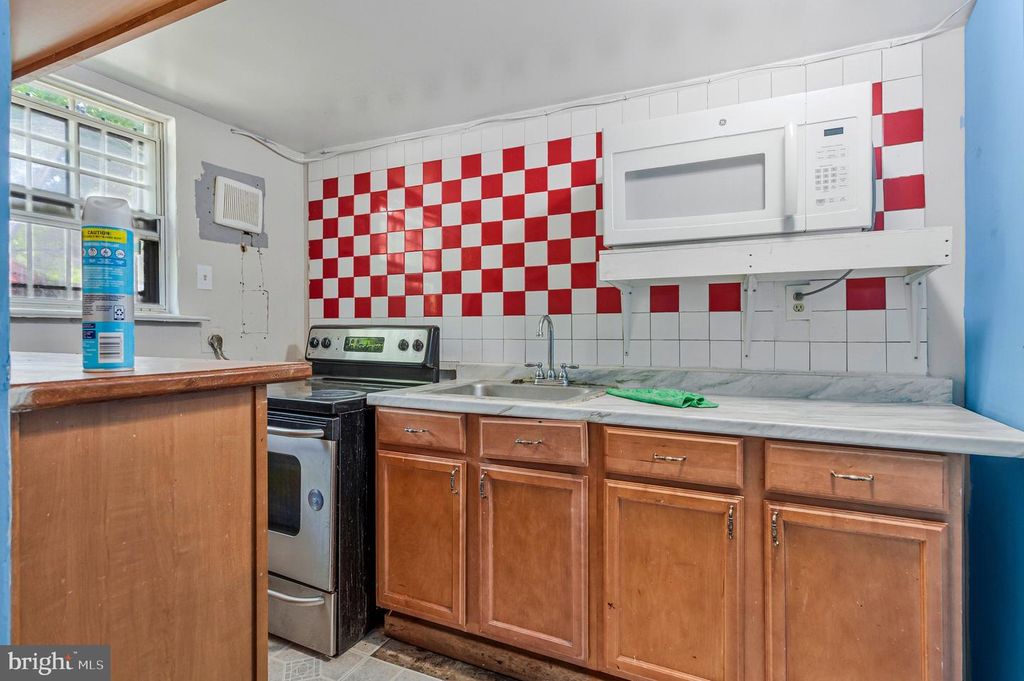 Image 24 of property listing at 808 NARROWLEAF DR, Upper Marlboro, MD 20774