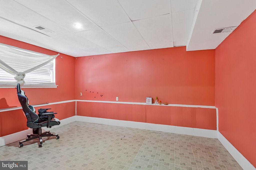 Image 26 of property listing at 808 NARROWLEAF DR, Upper Marlboro, MD 20774