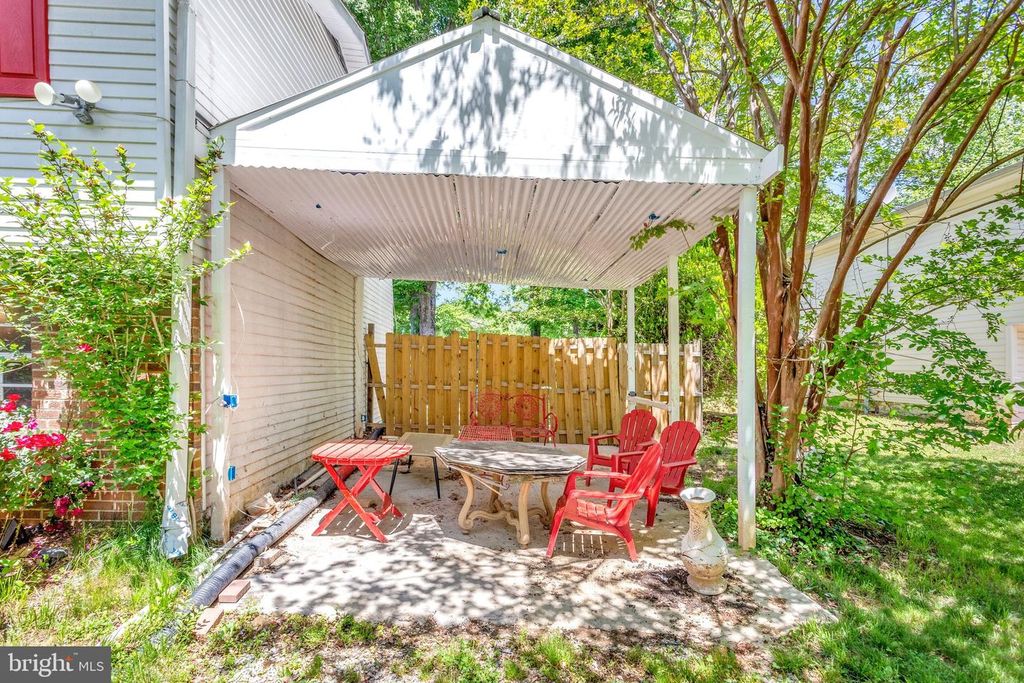 Image 3 of property listing at 808 NARROWLEAF DR, Upper Marlboro, MD 20774