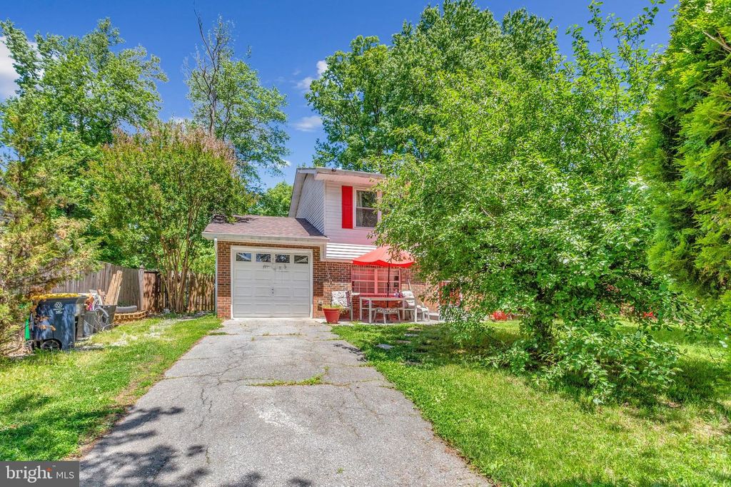 Image 34 of property listing at 808 NARROWLEAF DR, Upper Marlboro, MD 20774