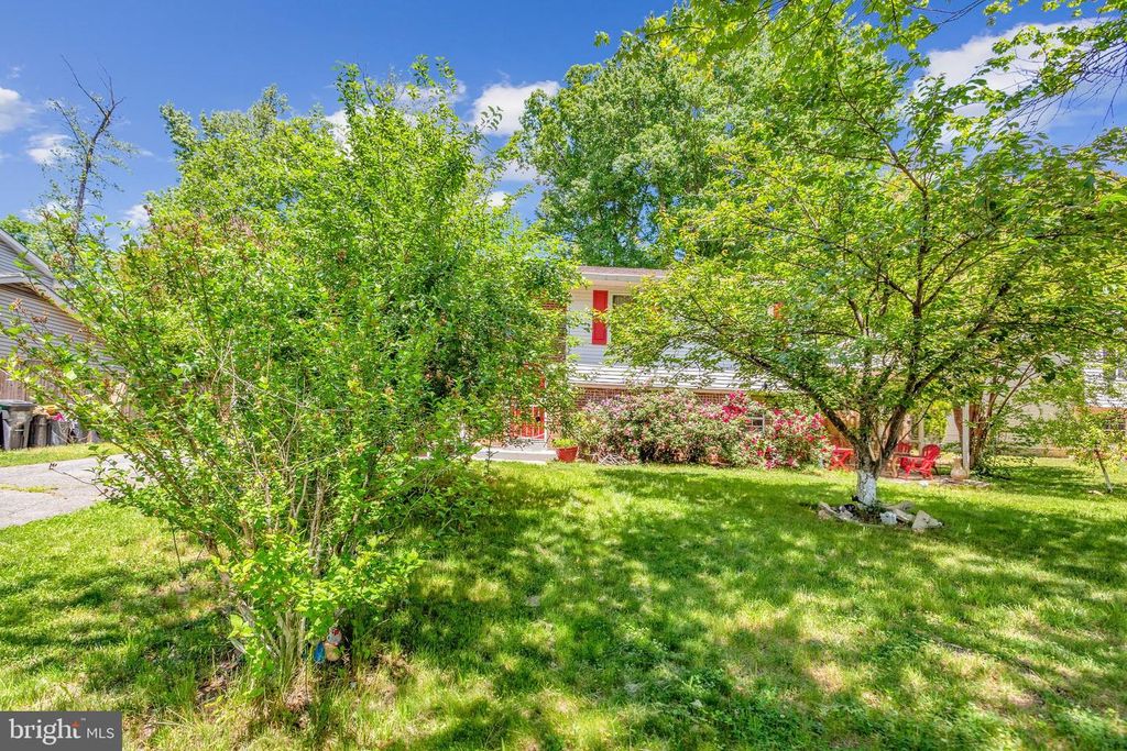 Image 36 of property listing at 808 NARROWLEAF DR, Upper Marlboro, MD 20774