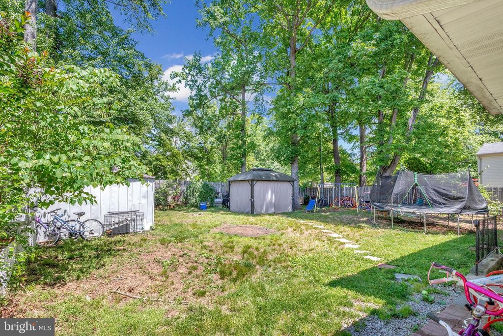 Image 4 of property listing at 808 NARROWLEAF DR, Upper Marlboro, MD 20774