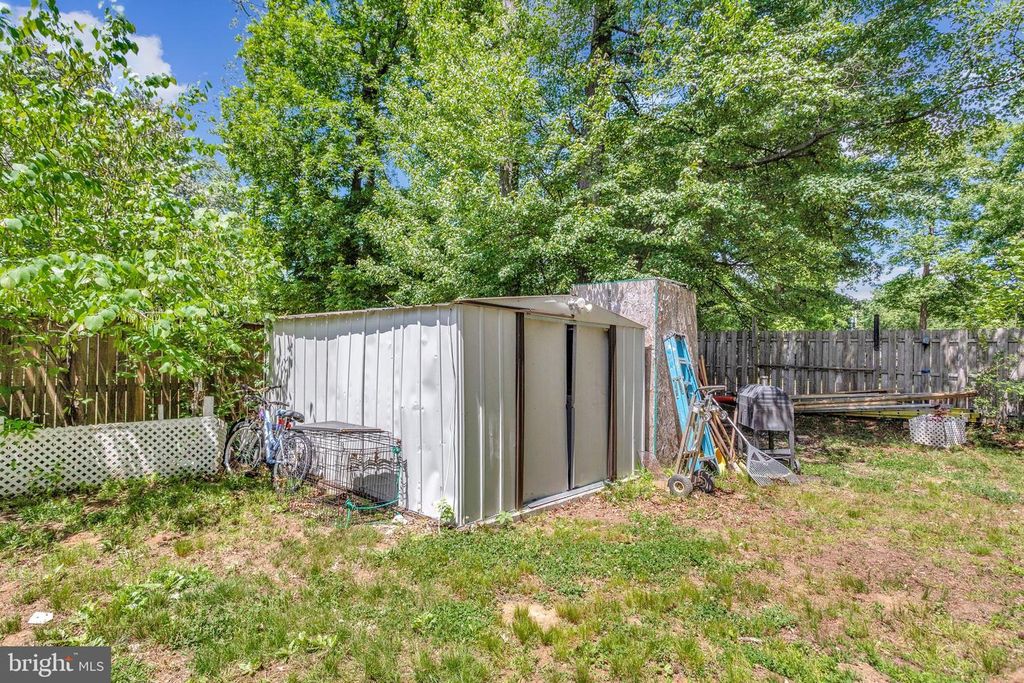 Image 39 of property listing at 808 NARROWLEAF DR, Upper Marlboro, MD 20774