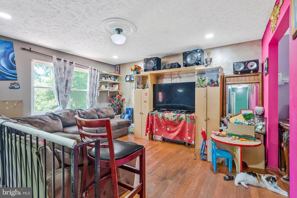Image 7 of property listing at 808 NARROWLEAF DR, Upper Marlboro, MD 20774