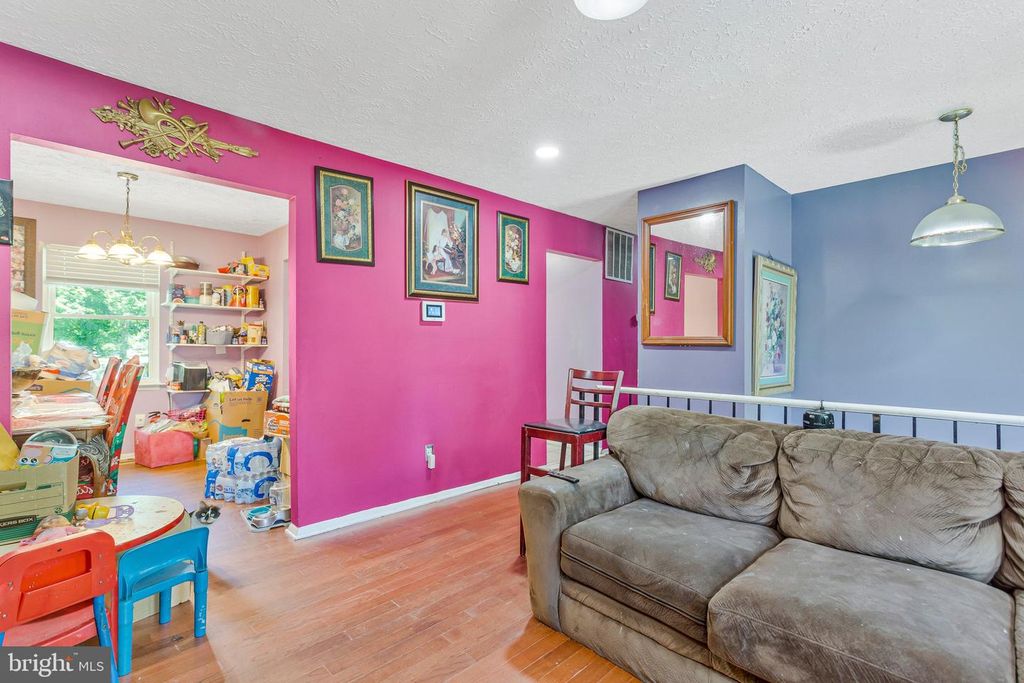 Image 8 of property listing at 808 NARROWLEAF DR, Upper Marlboro, MD 20774
