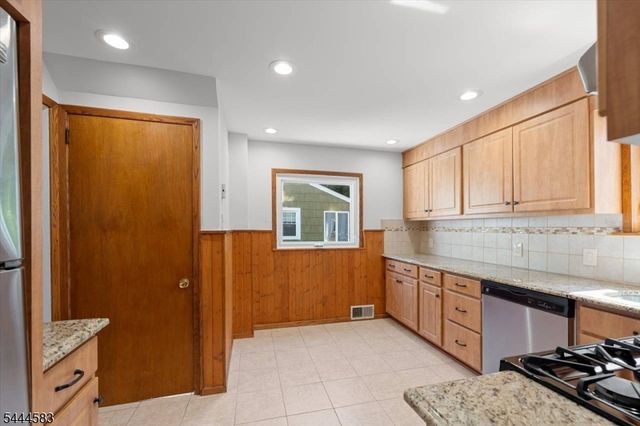 367 Essex Ave, Bloomfield Twp., NJ 07003