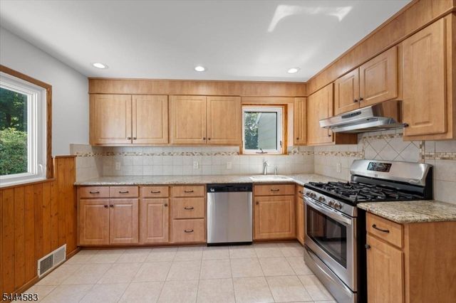 367 Essex Ave, Bloomfield Twp., NJ 07003