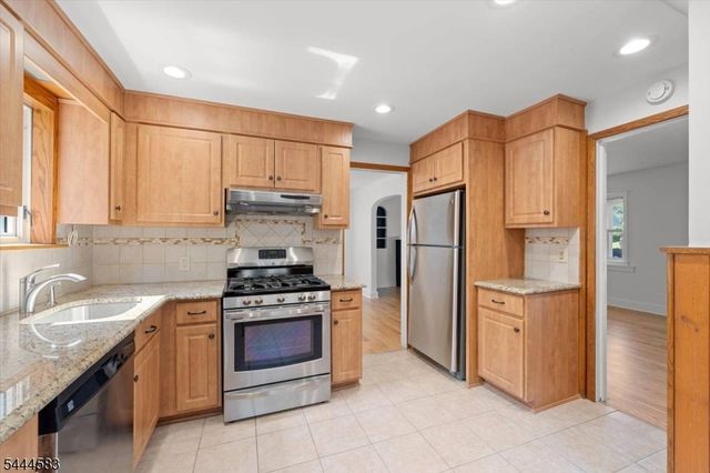 367 Essex Ave, Bloomfield Twp., NJ 07003