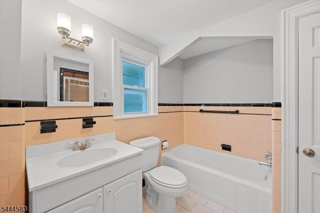 367 Essex Ave, Bloomfield Twp., NJ 07003