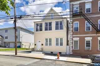 216 Farnham Avenue, Lodi, NJ 07644