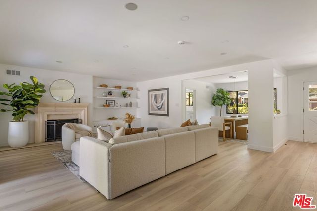 1413 Allenford Avenue, Los Angeles, CA 90049